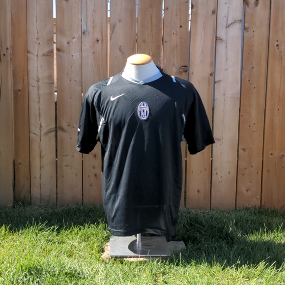 Juventus Nike shirt - Picture 2 of 5